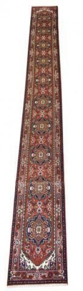 HAND-TIED PERSIAN SERAPI RUNNE