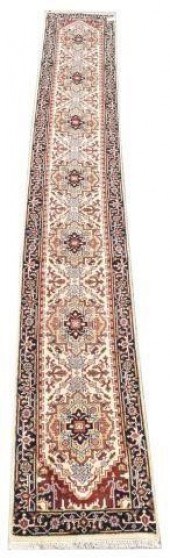 HAND-TIED PERSIAN SERAPI RUNNE