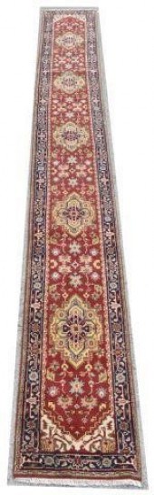 HAND-TIED PERSIAN SERAPI RUNNE