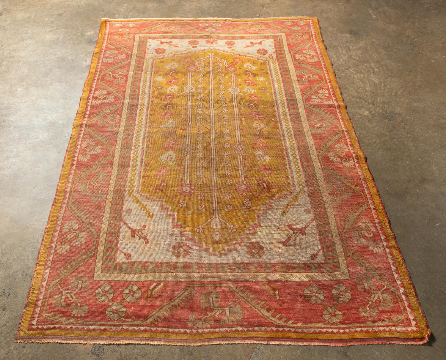 HAND WOVEN ANATOLIAN RUG, 4'9" X