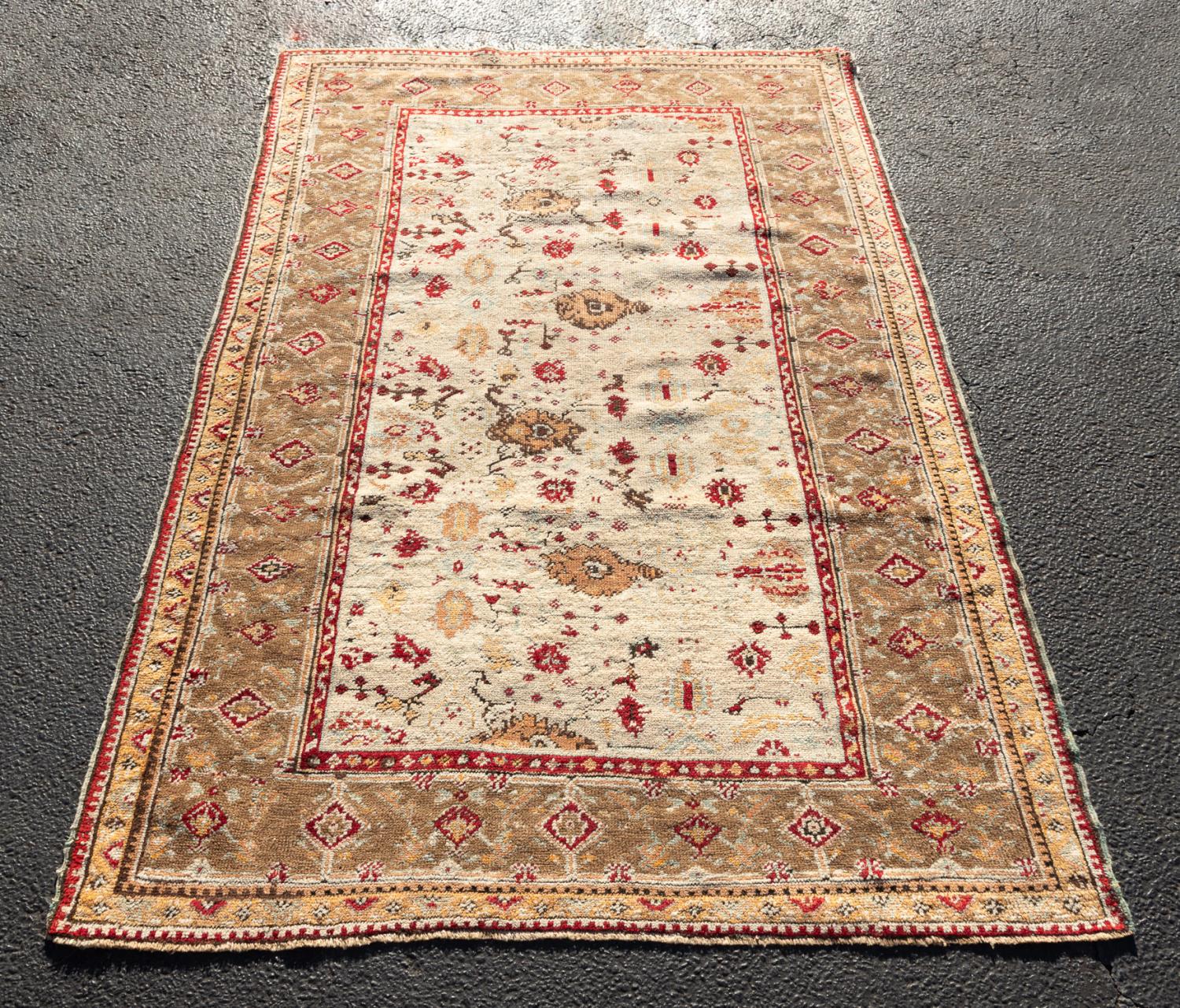 HAND WOVEN OUSHAK RUG, 4' 3" X 6'