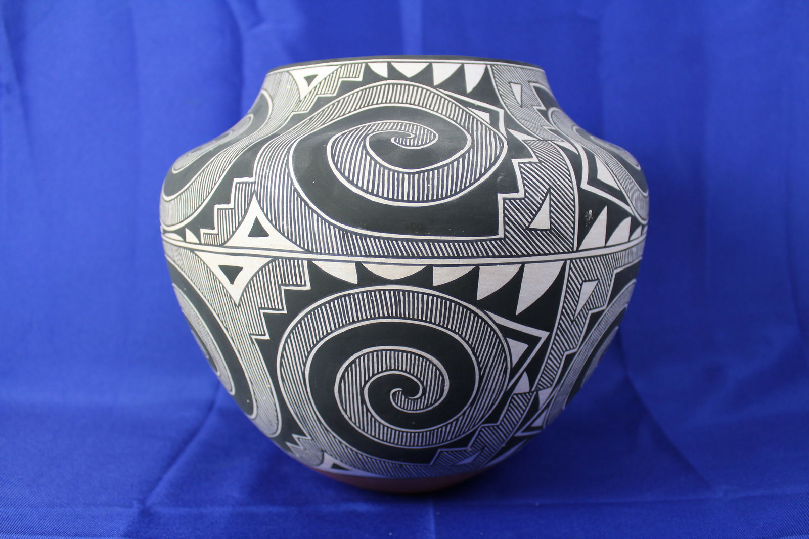 HANDCRAFTED ACOMA PUEBLO LARGE