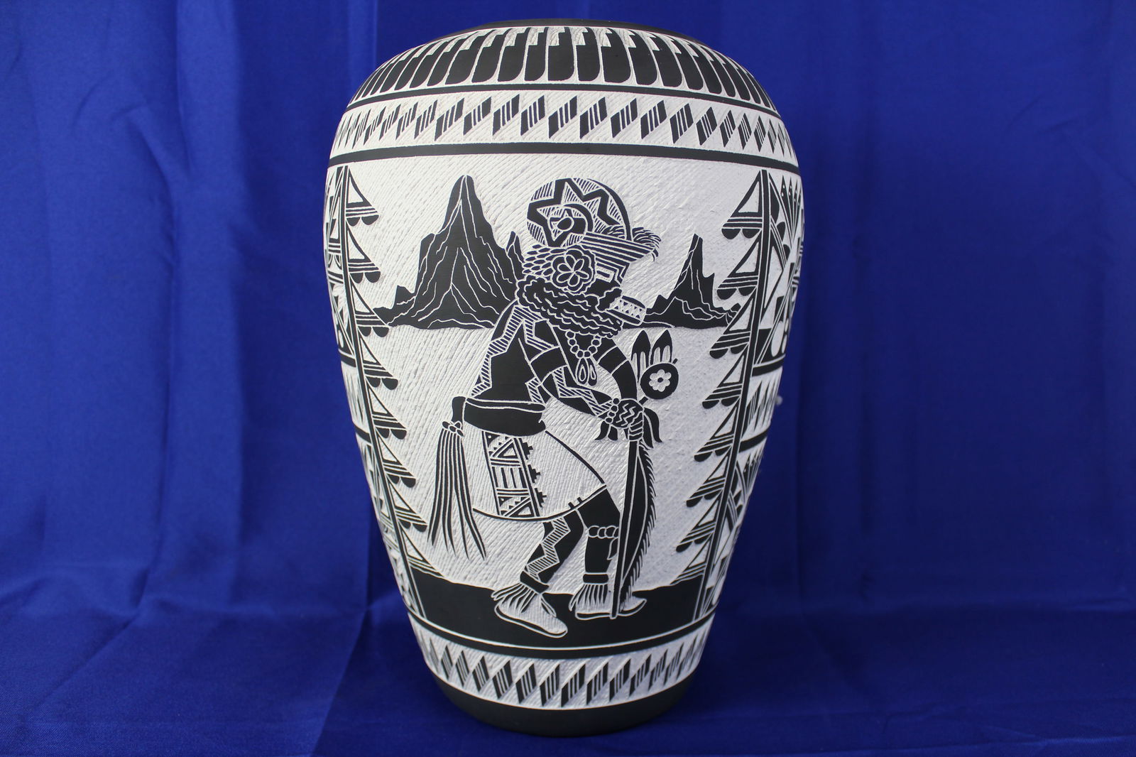 HANDCRAFTED LARGE ACOMA BLACK ON