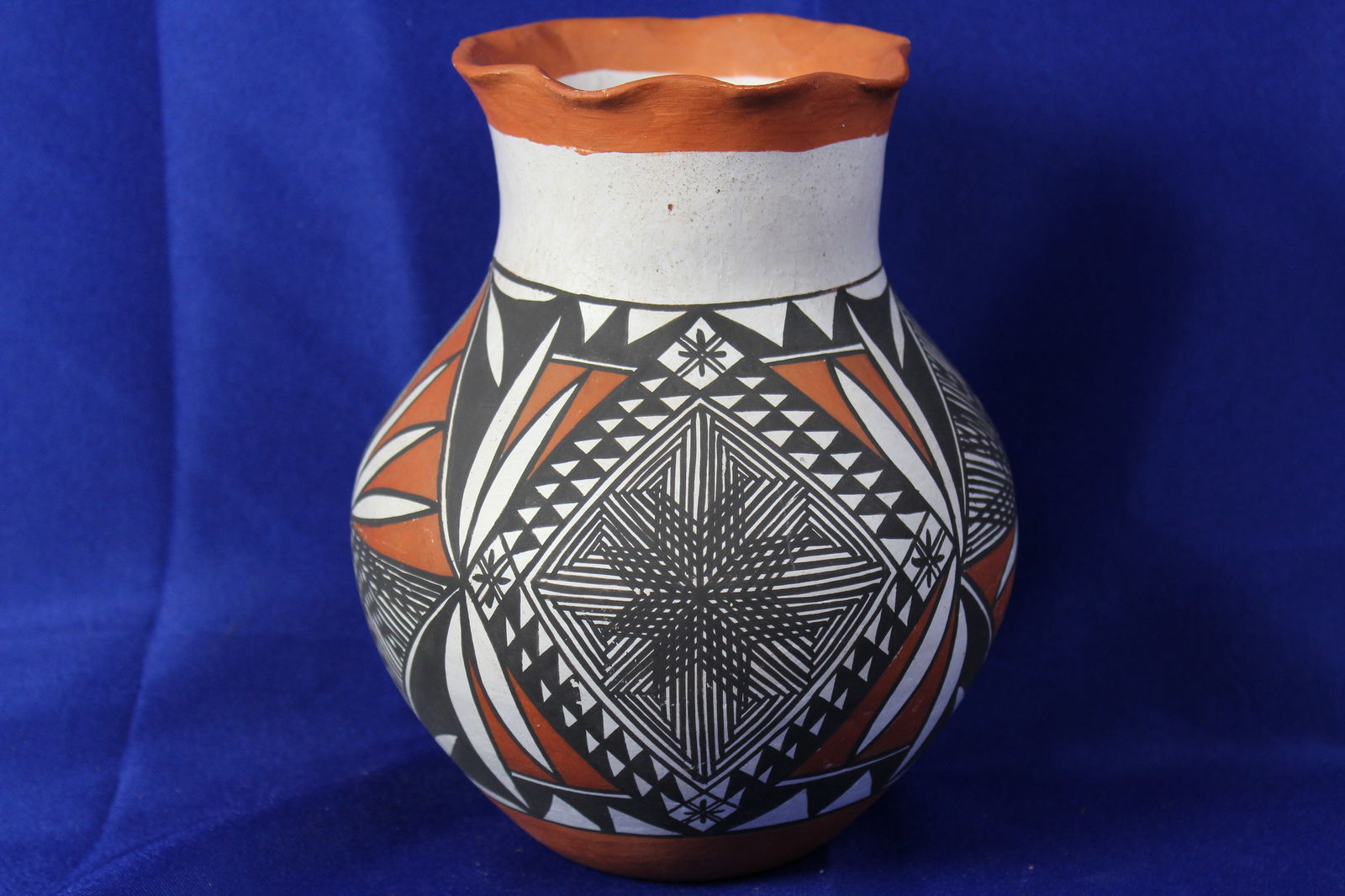HANDCRAFTED NATIVE ACOMA