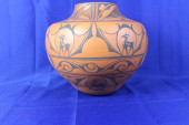 HANDCRAFTED ZUNI PUEBLO JAR FE