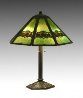 HANDEL SLAG GLASS TABLE LAMP:
