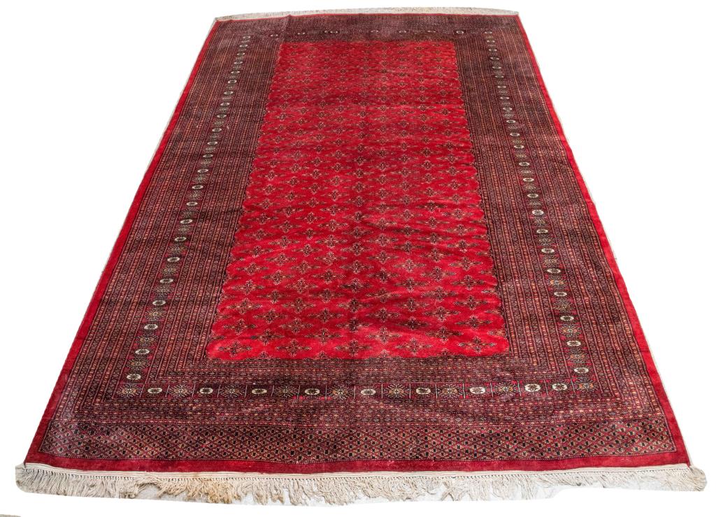 HANDKNOTTED BOKHARA RUG, 9' X 6'