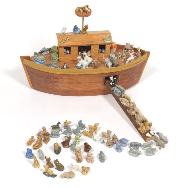 HANDMADE NOAH'S ARK WITH 100 WADE