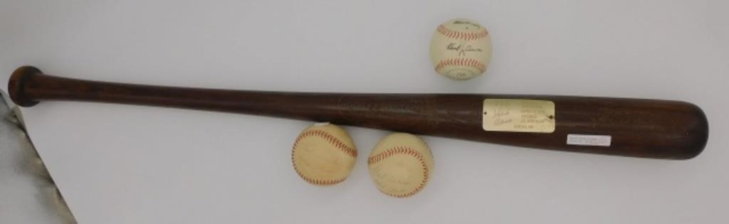 HANK AARON MEMORABILIA, CA.