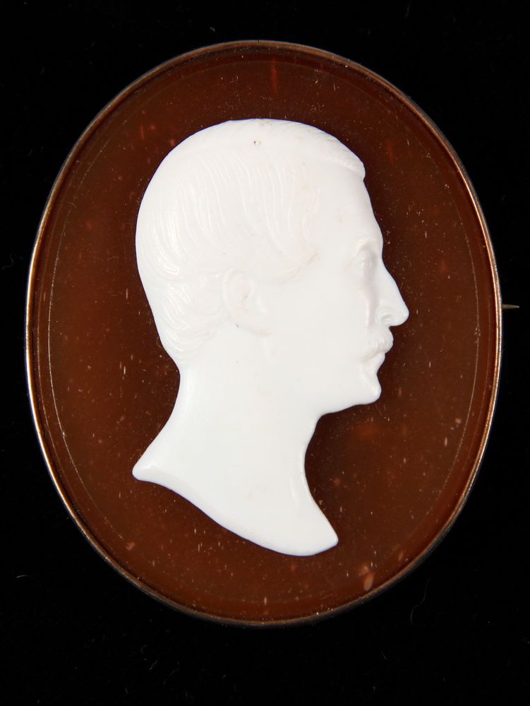 HARDSTONE PORTRAIT CAMEO OF A