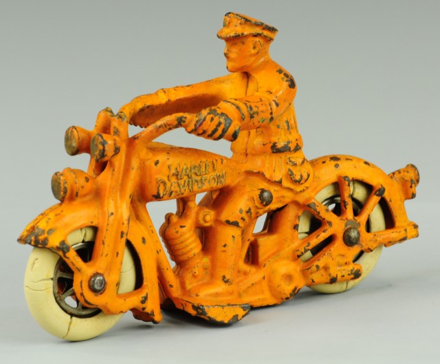 HARLEY DAVIDSON CYCLE WITH RIDER