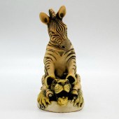 HARMONY KINGDOM TRINKET BOX, D