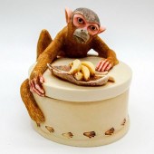 HARMONY KINGDOM TRINKET BOX, K