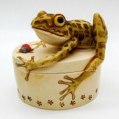HARMONY KINGDOM TRINKET BOX, P