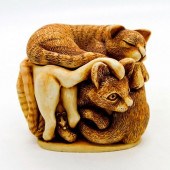 HARMONY KINGDOM TRINKET BOX, P
