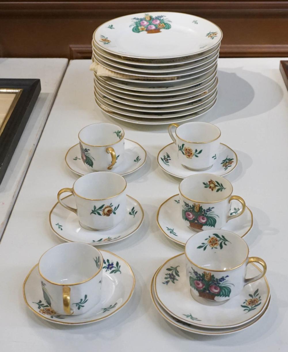 HAVILAND LIMOGES 25-PIECE PORCELAIN