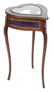 HEART-SHAPED VITRINE TABLE 19T