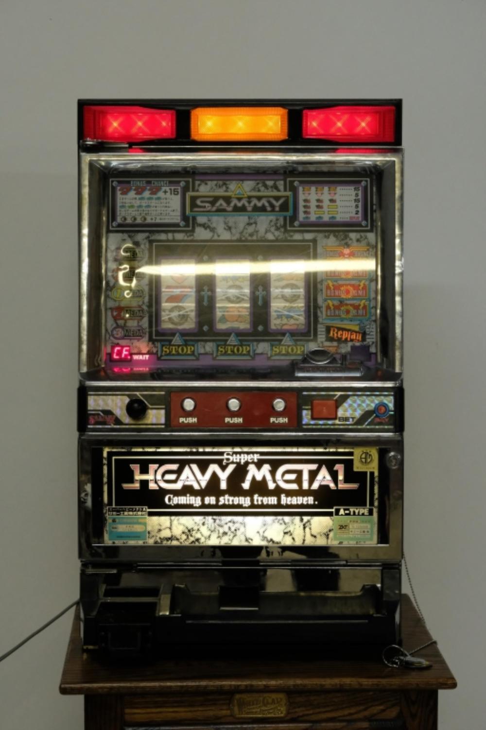 HEAVY METAL SLOT MACHINE ON