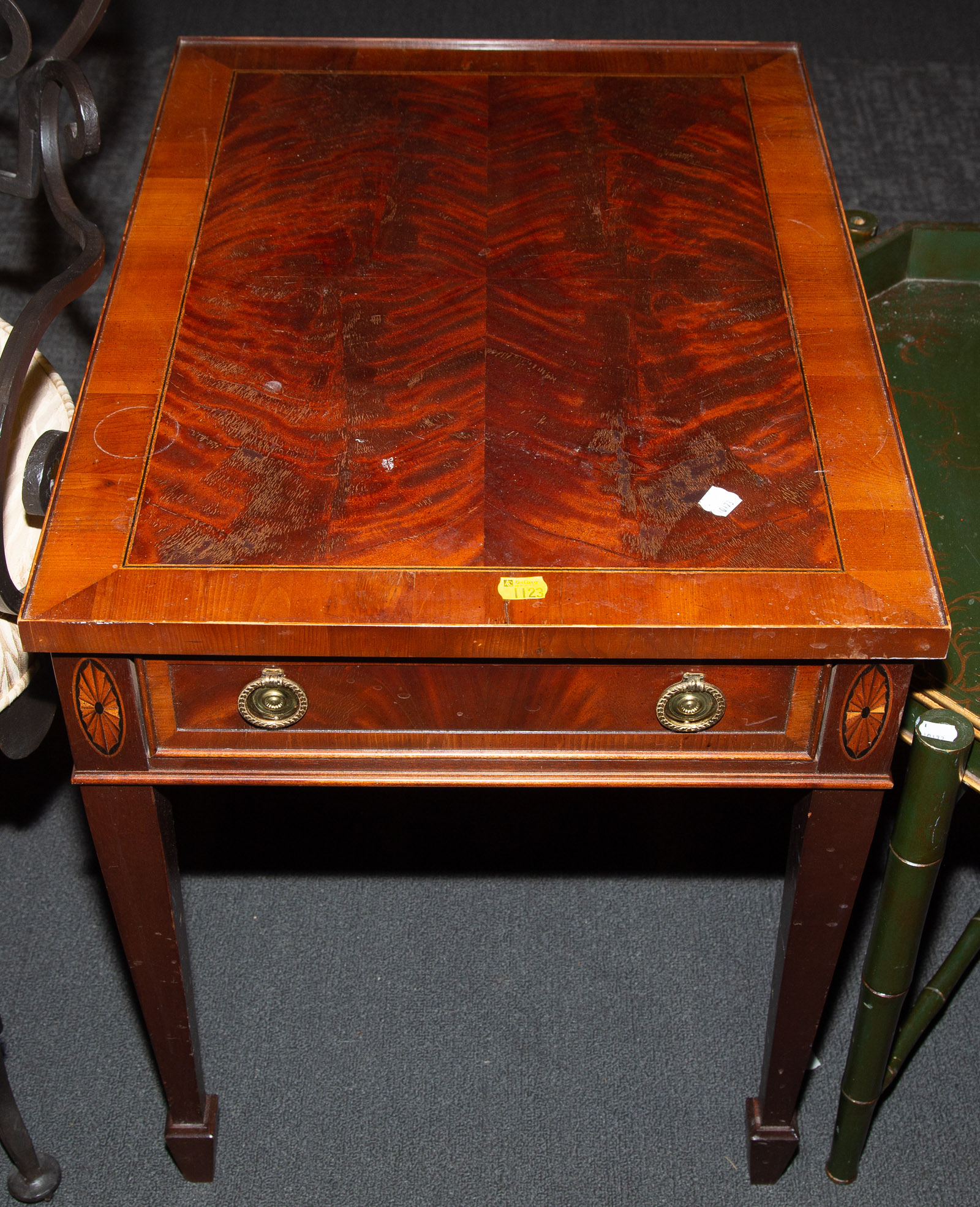 HEKMAN MAHOGANY END TABLE 23 1/4