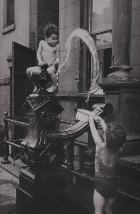 HELEN LEVITT (1913-2009):