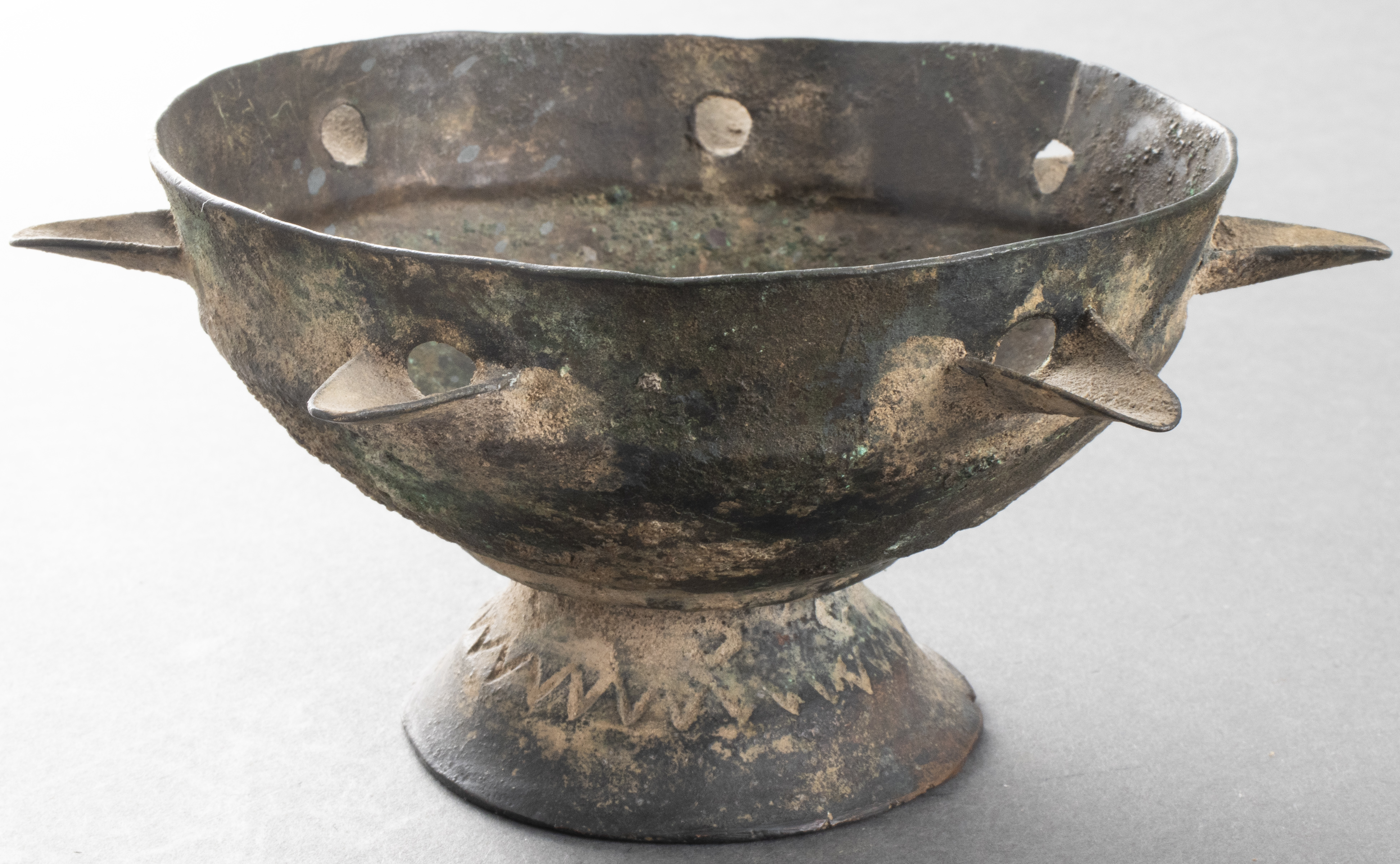 HELLENISTIC BRONZE OIL LAMP