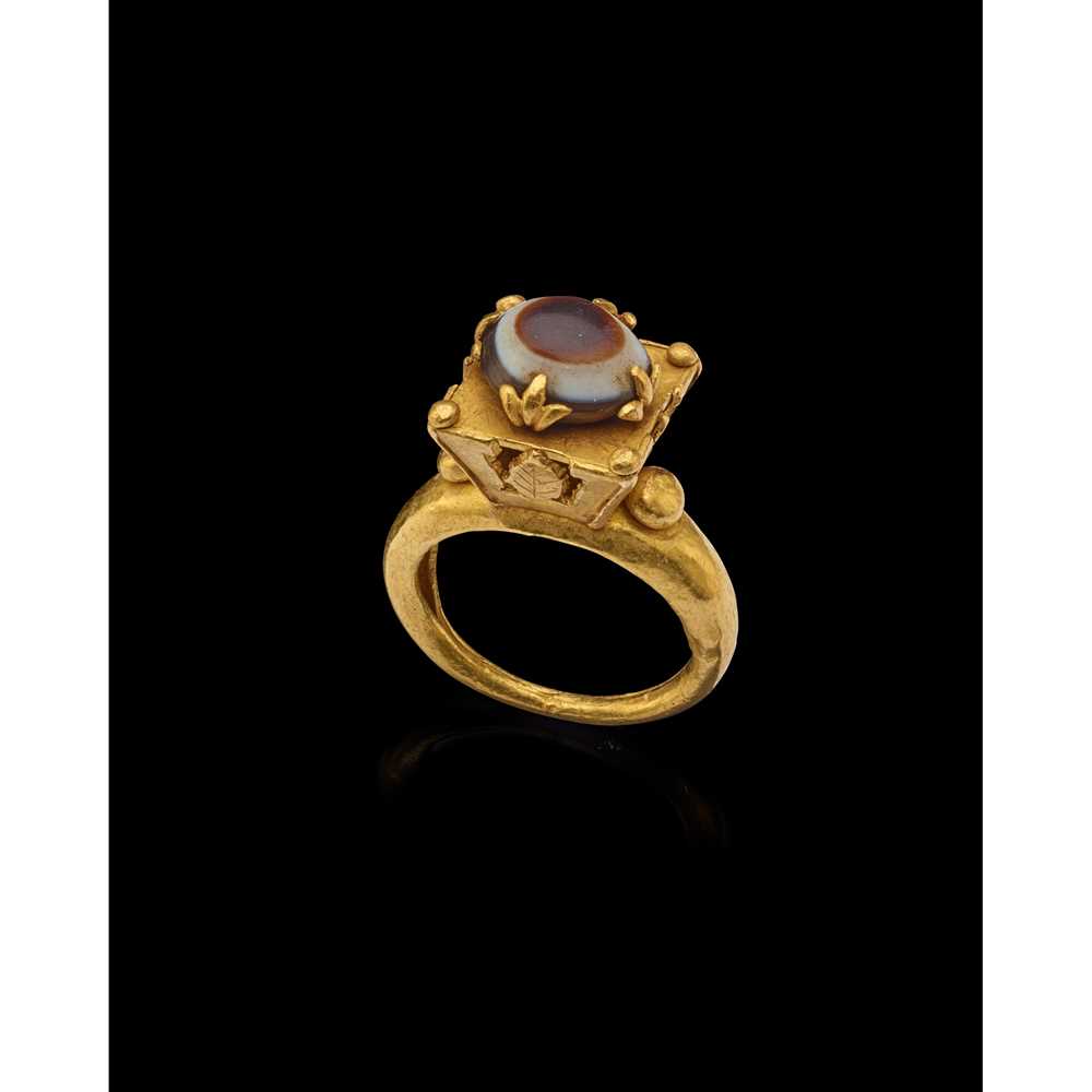 HELLENISTIC GOLD RING EASTERN