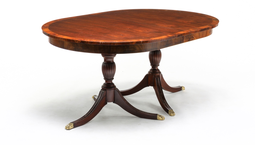 HENKEL-HARRIS PEDESTAL TABLE.