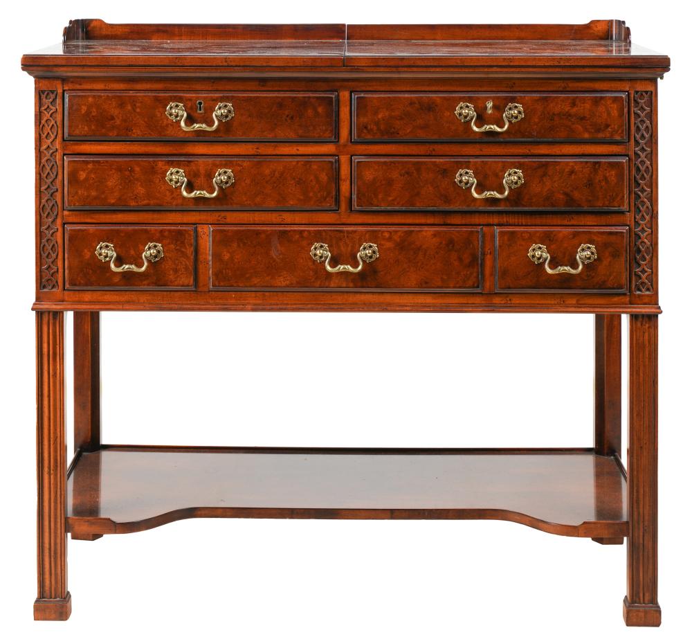 HENREDON CHIPPENDALE-STYLE MAHOGANY