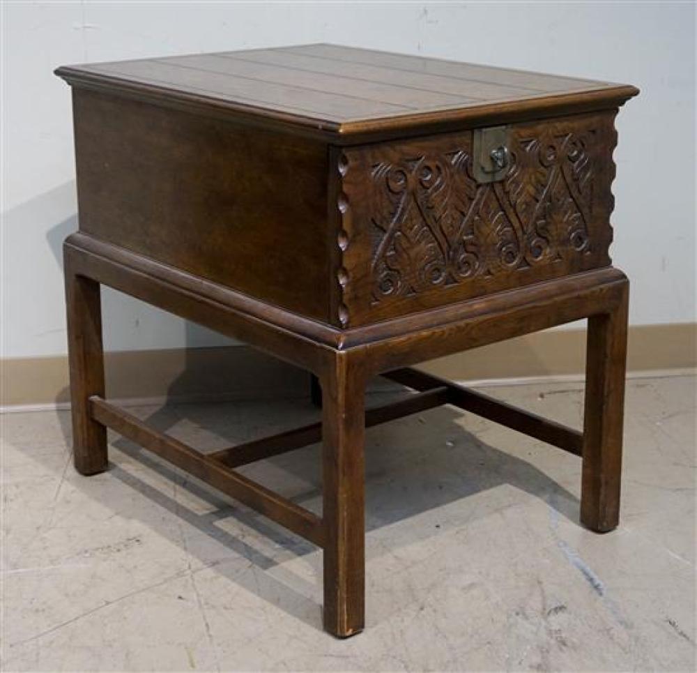 HENREDON JACOBEAN STYLE OAK LAMP