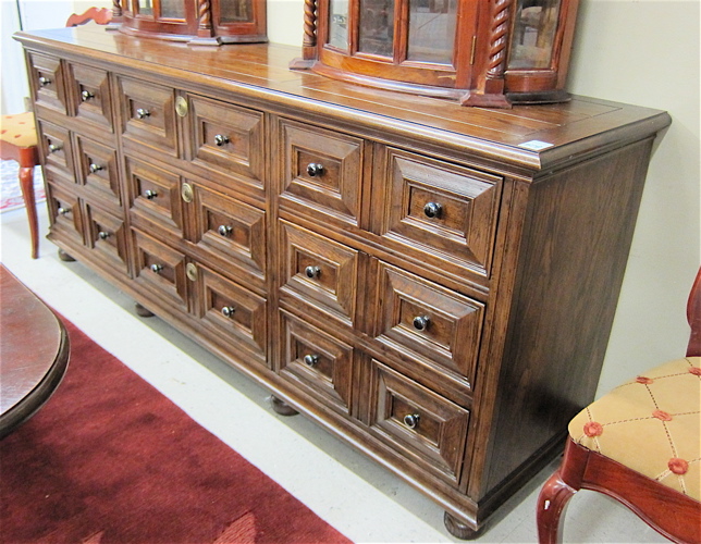 HENREDON NINE-DRAWER DRESSER