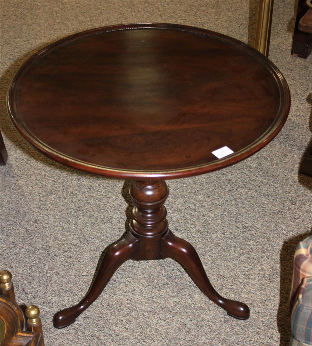 HENREDON QUEEN ANNE STYLE