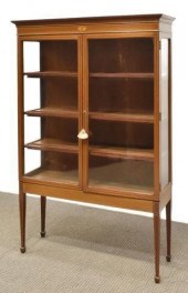 HEPPLEWHITE STYLE MAHOGANY GLA