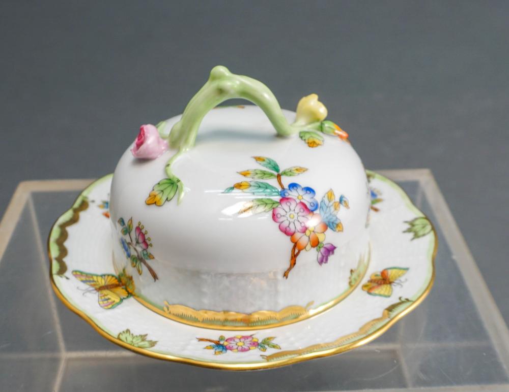 HEREND HUNGARIAN PORCELAIN 'QUEEN