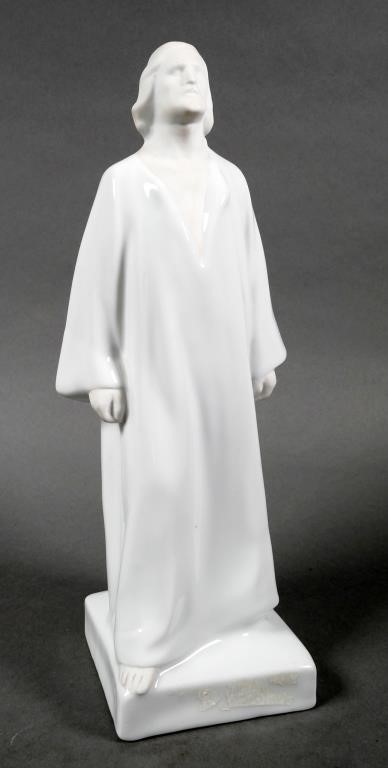 HEREND HUNGARY FIGURINE OF