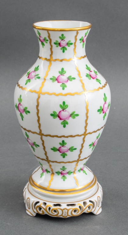 HEREND HUNGARY PORCELAIN VASE &