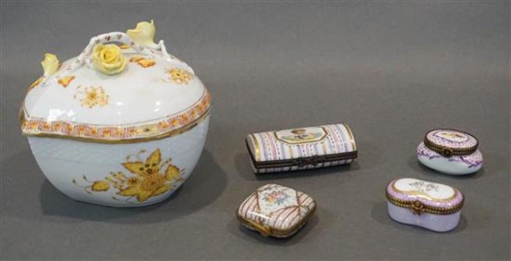 HEREND LEAF SHAPE COVERED BOX AND