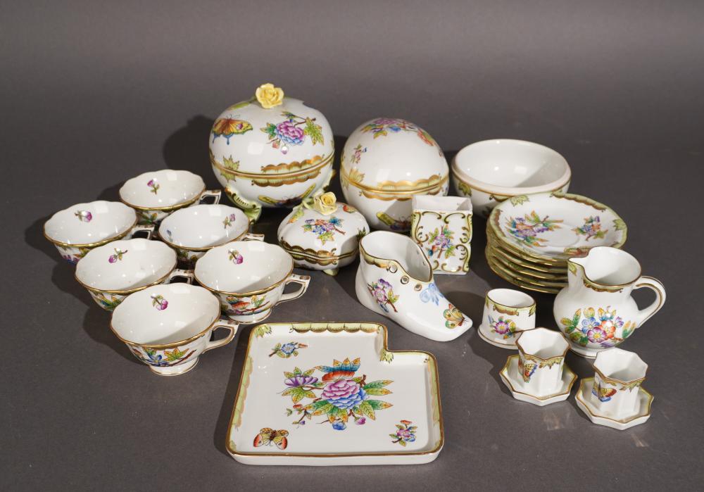 HEREND PORCELAIN 'QUEEN VICTORIA'