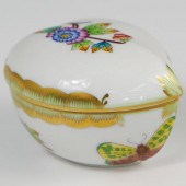 HEREND PORCELAIN QUEEN VICTORI