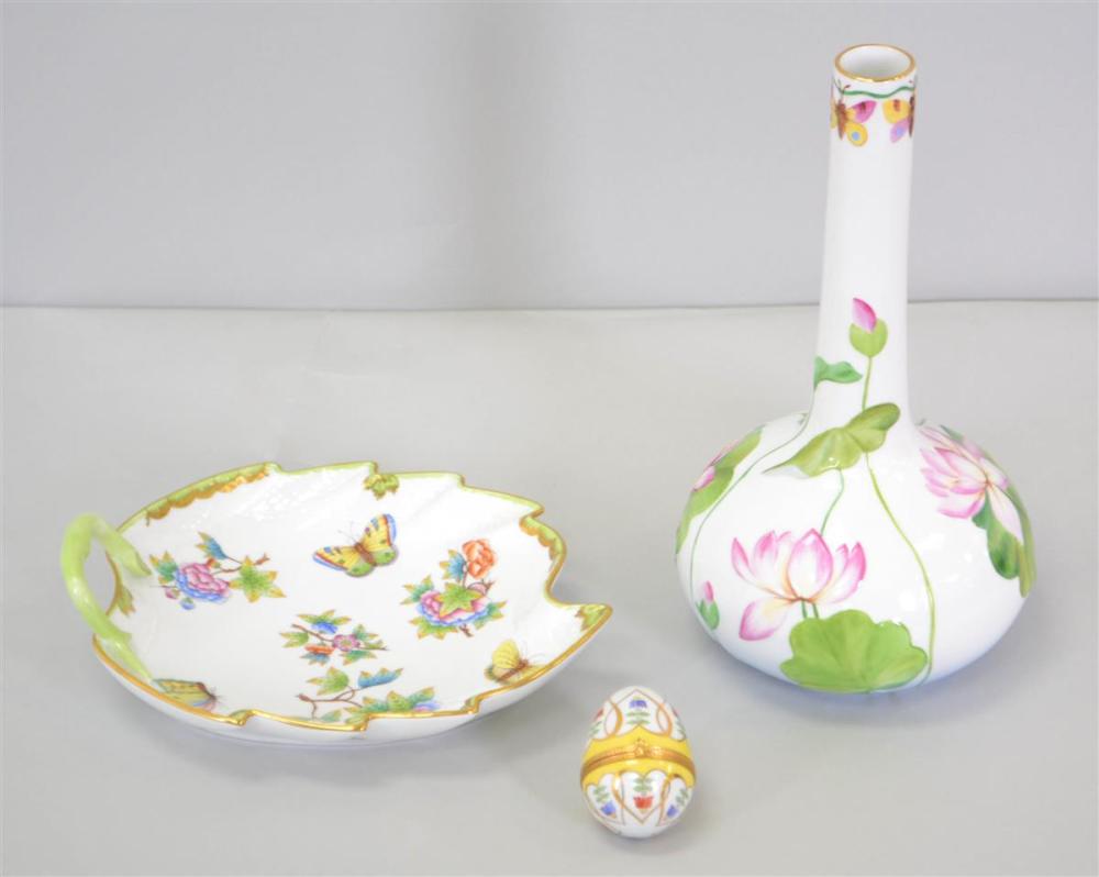 HEREND PORCELAIN VASE, LEAF PLATE