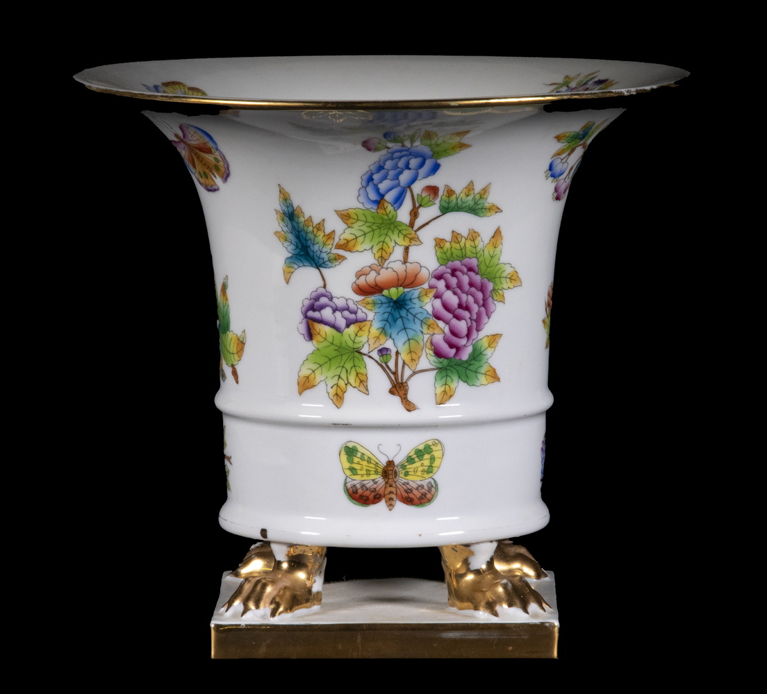HEREND "QUEEN VICTORIA" FOOTED VASE