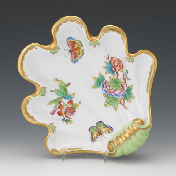 HEREND "QUEEN VICTORIA" SHELL