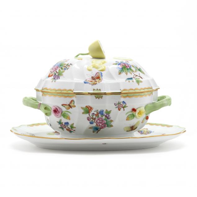 HEREND QUEEN VICTORIA TUREEN AND