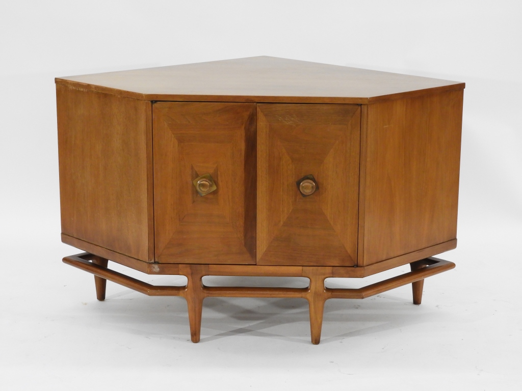 HERITAGE HENREDON MCM WALNUT CORNER