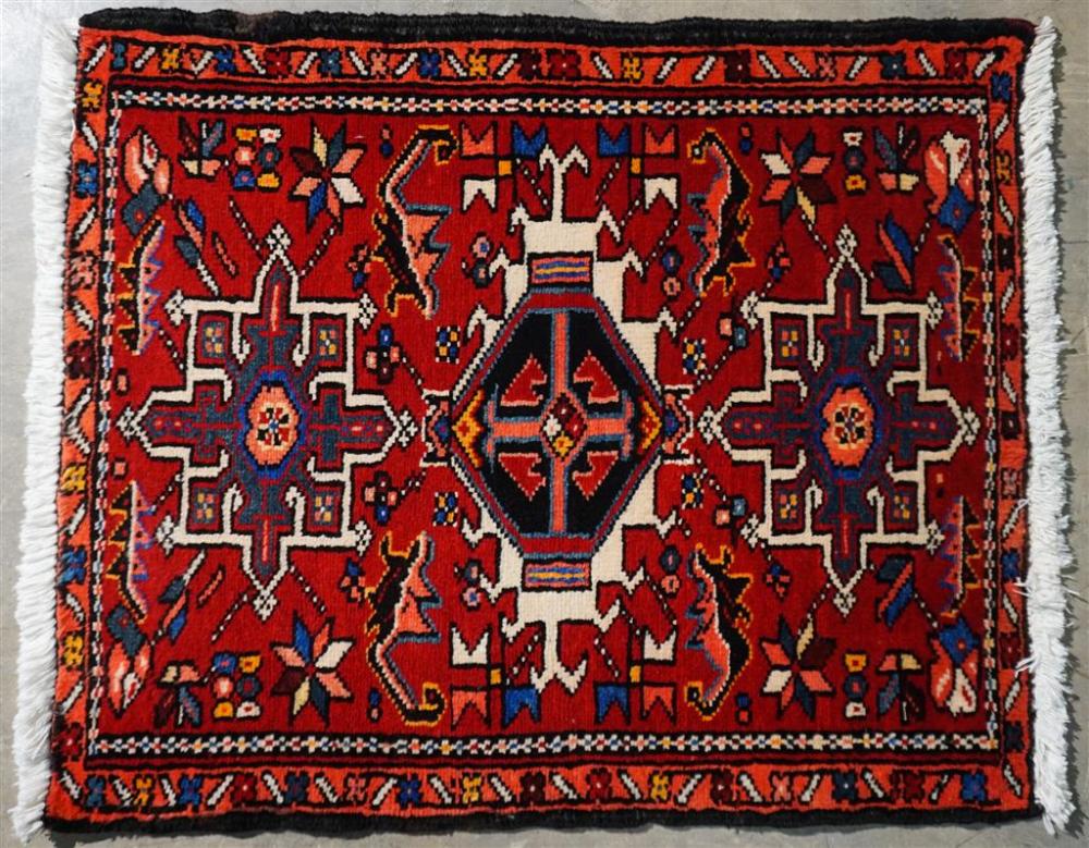 HERIZ RUG, 2 FT 10 IN X 2 FT 5