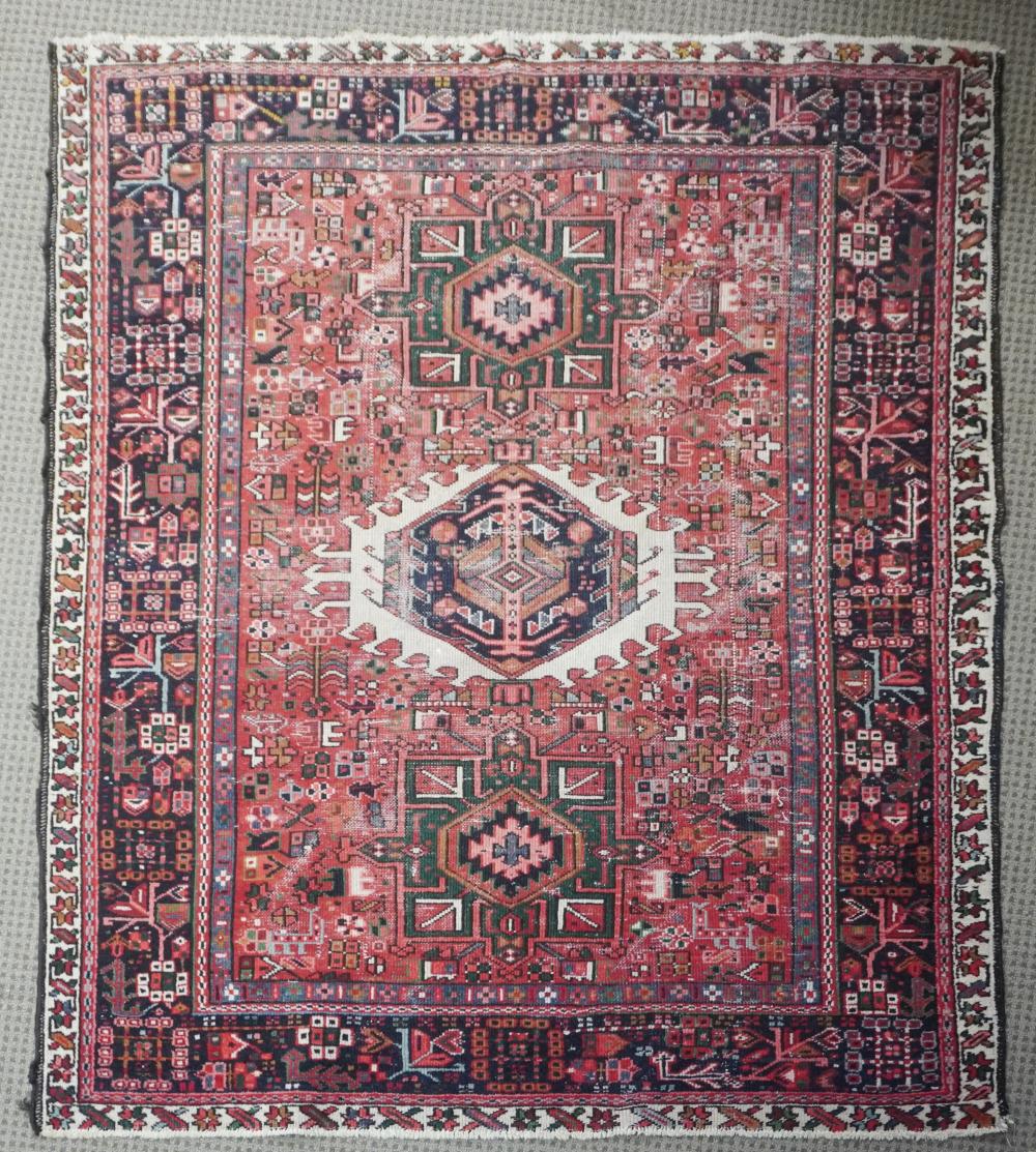 HERIZ RUG, 5 FT 9 IN X 4 FT 10