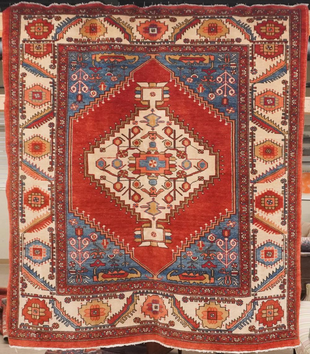 HERIZ RUG, 6 FT 7 IN X 6 FTHeriz