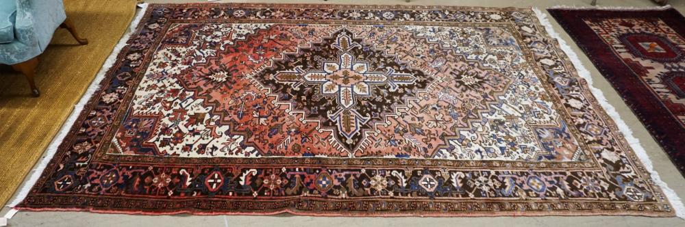 HERIZ RUG, 9 FT 8 IN X 6 FT 8