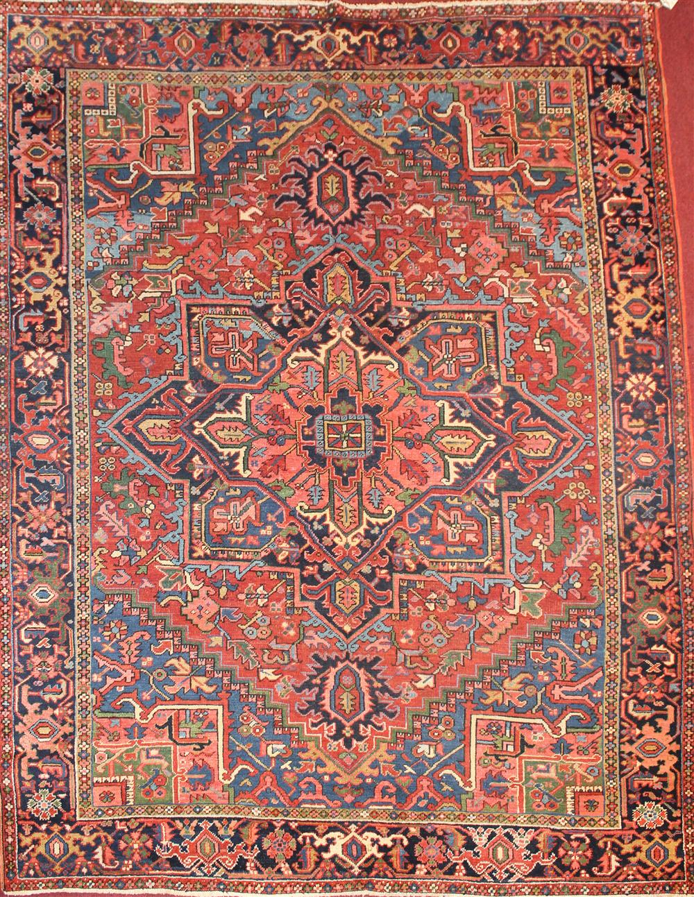 HERIZ RUG approx. 9'1'' x 7'2''