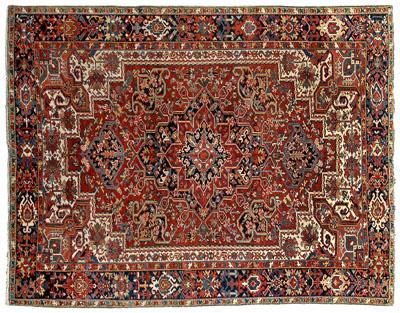 Heriz rug, central medallion on