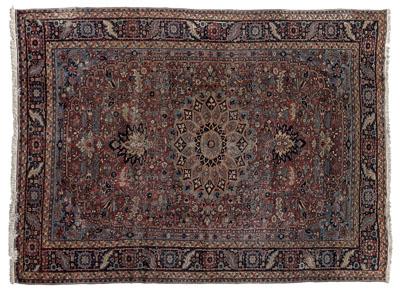 Heriz rug, central medallion on
